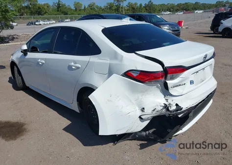 2021 Toyota Corolla Le z USA, uszkodzony, nr VIN 5YFEPMAE8MP195523